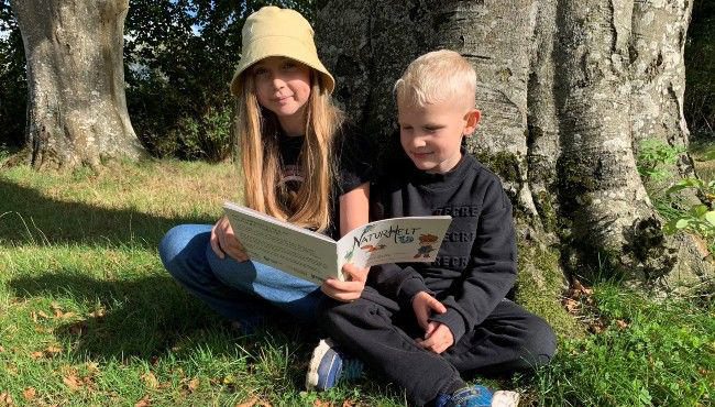 Forældrene (Kirsten og Frank Lund Jensen, Borris) til Karla og Kornelius har sagt ok til brugen af billederne.