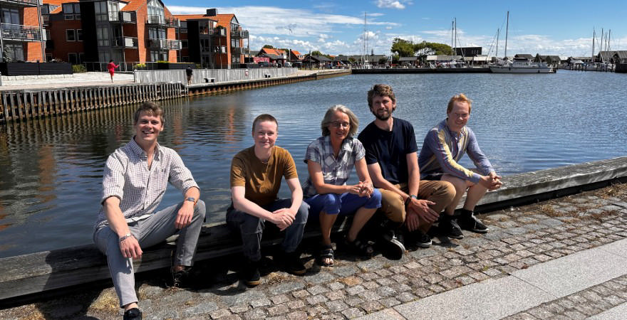 Michael Kjær Hæstrup, Zoë Rosa Triston, Lene Moth, Christian Prinds og Emil Sloth Sig har sagt ok til foto.
