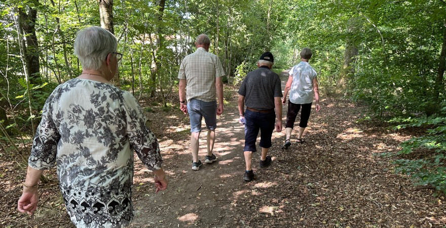Frivillige, pårørende og demente borgere har sagt ok til brug af foto. Demenskoordinator Kirsten H. Jensen kender deres navne.