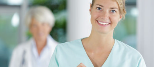 Kommune opretter nye jobtyper til unge, der vil prøve sygeplejerske-faget i sabbatårene