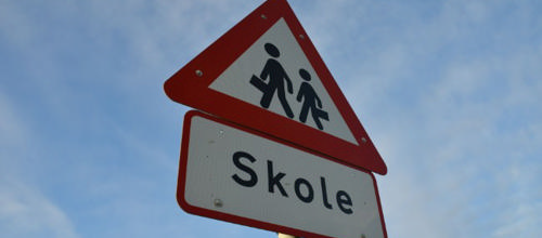 Skolebus kørte i grøften – ingen kom alvorligt til skade