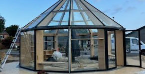 Danmarks flotteste busskur indvies i landsby med 950 beboere