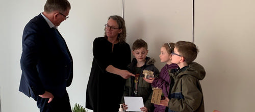 Elever og lærer fra Fjelstervang Skole har sagt ok til brugen af fotoet.