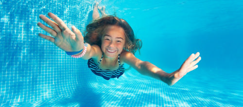 Svømmehal på bar bund