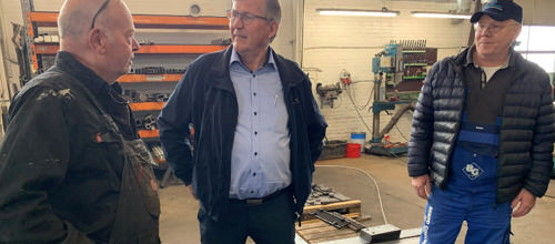 Benno Gosvig og medarbejder på Borris Karosserifabrik i Ådum