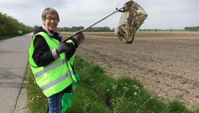 Wild West Linedans er en af de foreninger, som meldte sig som affaldsindsamler og tjente på den måde 3000 kroner til foreningen. Pressefoto: Ren Natur