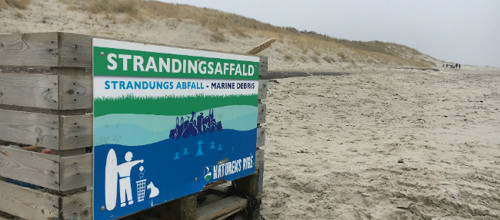 Pallekasser afhjælper affald på stranden
