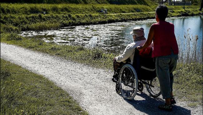 Flygtninge på plejehjem som sosu-medarbejdere