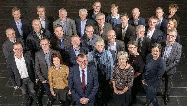 Politikkaravane giver bolden op til VM-kamp