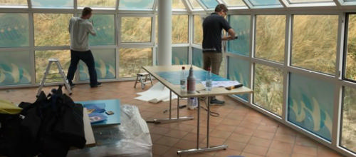 Vindmølleudstilling åbner på havnen i Hvide Sande