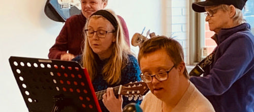 Jesper Lemming har fået tilsagn om brugen af billedet fra alle optrædende/værger.