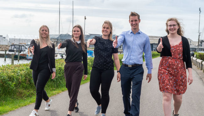 Fra venstre er det: Julie Dam Christensen, Tanja Charlotte Krog Sørensen, Emma Kaasgaard, Frederik Osmundsen og Maiken Faaborg. De har alle givet mundtligt samtykke til fotoet.