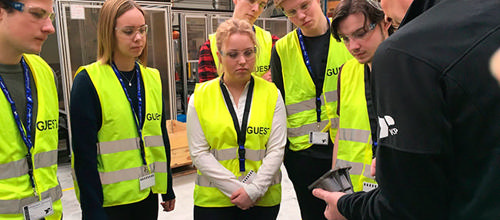 Gymnasieelever på virksomhedsbesøg - her et tidligere besøg hos KP Komponenter i Spjald