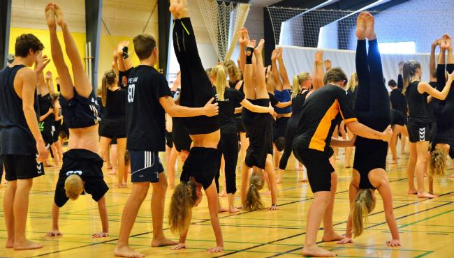 Gymnastiktræneren er frivillig, besøgsvennen er frivillig - størstedelen af borgerne i Ringkøbing-Skjern Kommune arbejder frivilligt ind imellem.