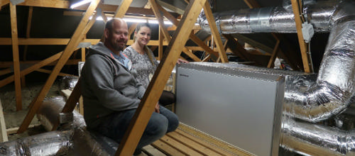 Mogens Kejser (Fjelstervang) og Nanna Brøndum (AAU-praktikant) har begge givet mundtligt samtykke til at vi bruger billedet.