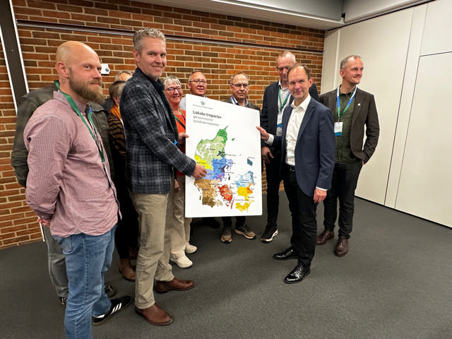 medlemmer af treparten og ministeren