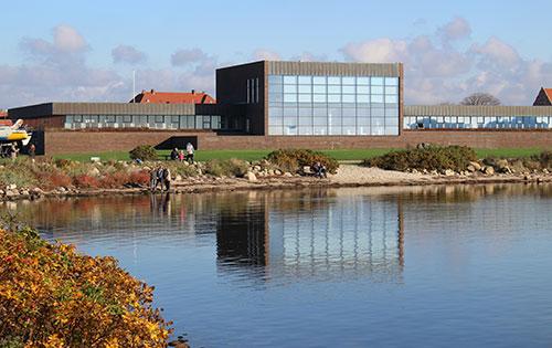 Billede af Ringkøbing-Skjern Rådhus, efterår: